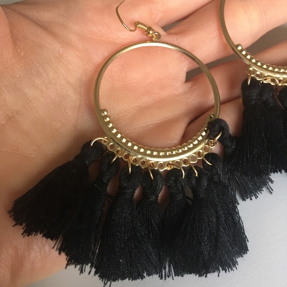 Black and Gold Fan Shaped Tasseled Earrings - Picture 3 of 9